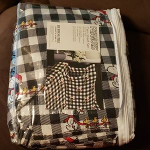 Winter Snoopy Twin Sheet Set